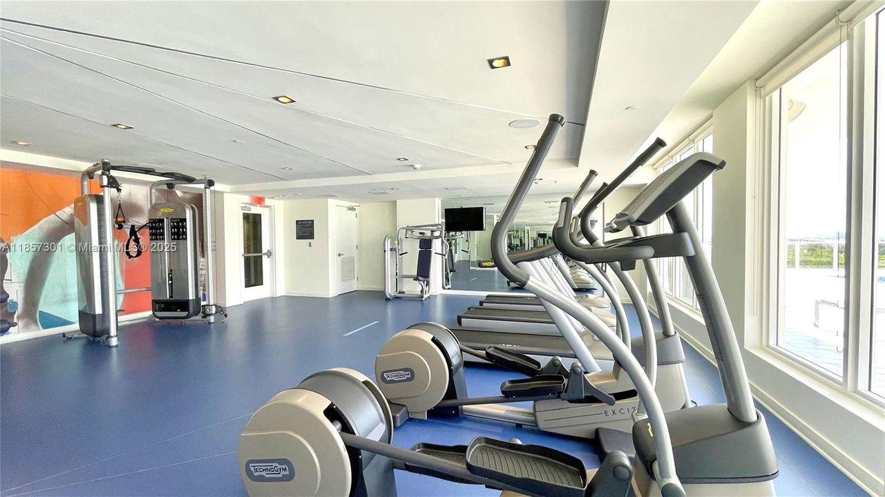 For Sale: $439,499 (1 beds, 1 baths, 730 Square Feet)