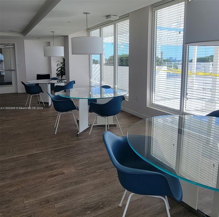 For Sale: $439,499 (1 beds, 1 baths, 730 Square Feet)