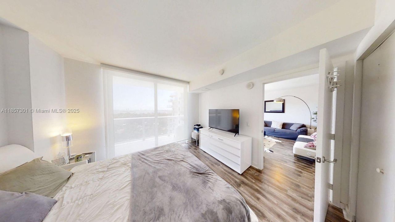 For Sale: $439,499 (1 beds, 1 baths, 730 Square Feet)