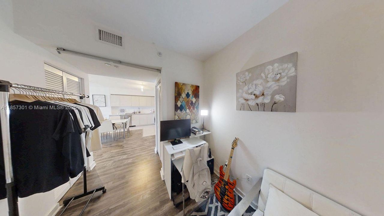 For Sale: $439,499 (1 beds, 1 baths, 730 Square Feet)
