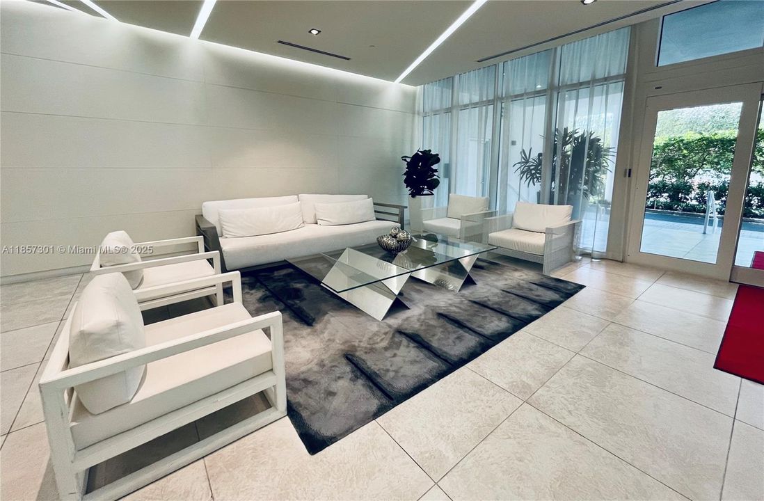 For Sale: $439,499 (1 beds, 1 baths, 730 Square Feet)