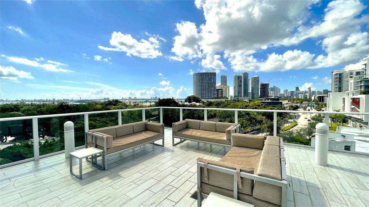 For Sale: $439,499 (1 beds, 1 baths, 730 Square Feet)