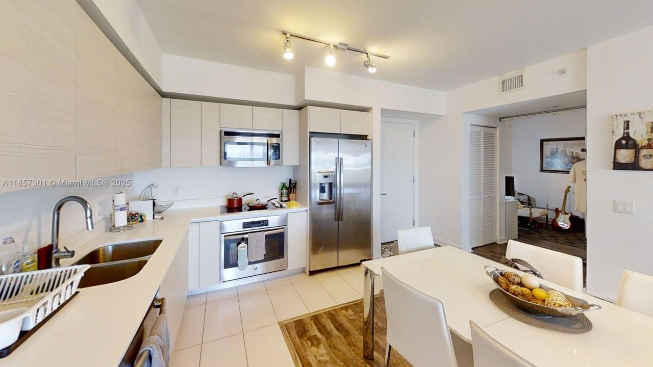 For Sale: $439,499 (1 beds, 1 baths, 730 Square Feet)