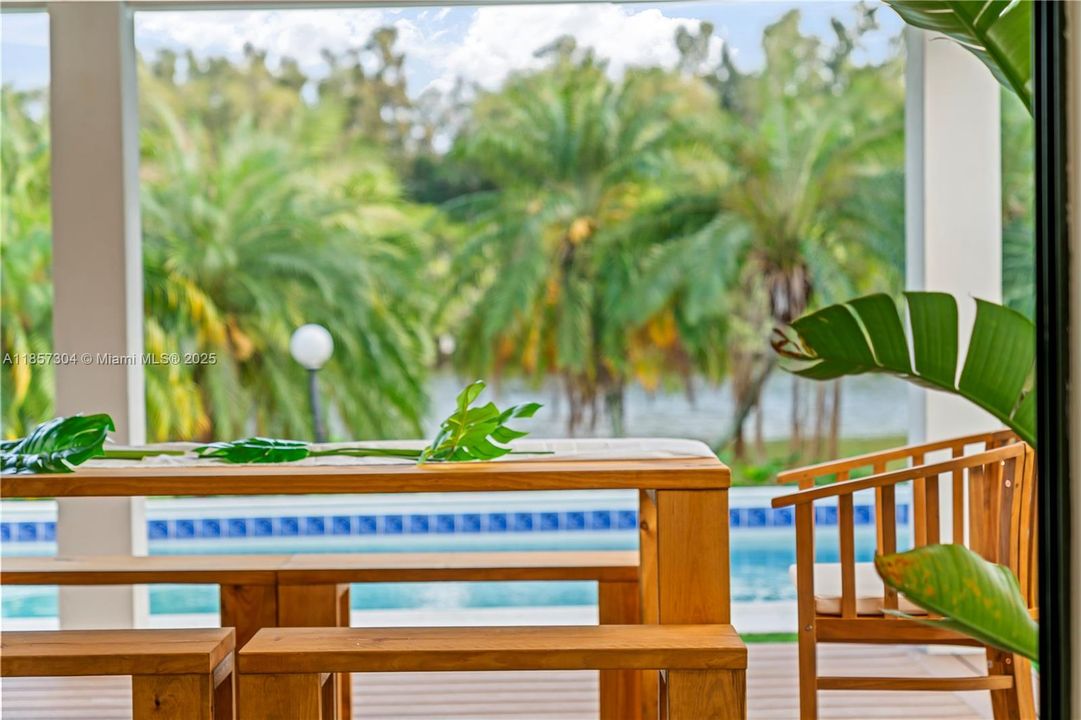 En Renta: $9,999 (4 camas, 3 baños, 1640 Pies cuadrados)