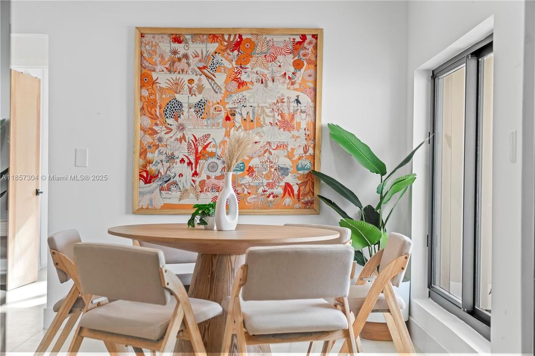 En Renta: $9,999 (4 camas, 3 baños, 1640 Pies cuadrados)