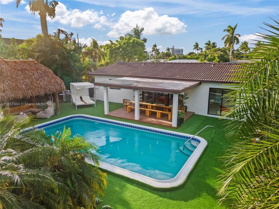 En Renta: $9,999 (4 camas, 3 baños, 1640 Pies cuadrados)