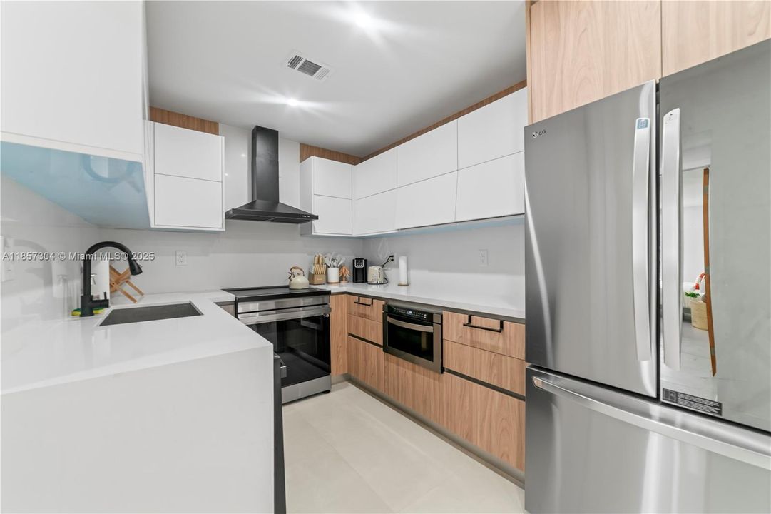 En Renta: $9,999 (4 camas, 3 baños, 1640 Pies cuadrados)