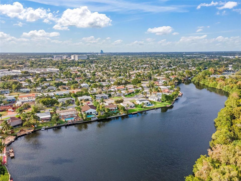 En Renta: $9,999 (4 camas, 3 baños, 1640 Pies cuadrados)