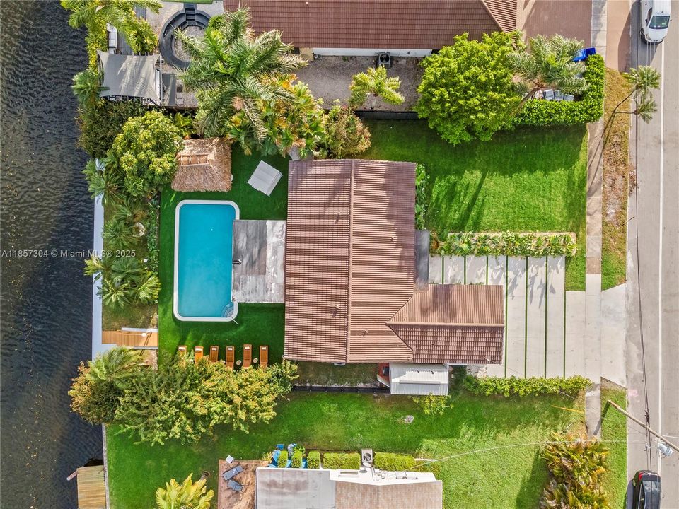 En Renta: $9,999 (4 camas, 3 baños, 1640 Pies cuadrados)