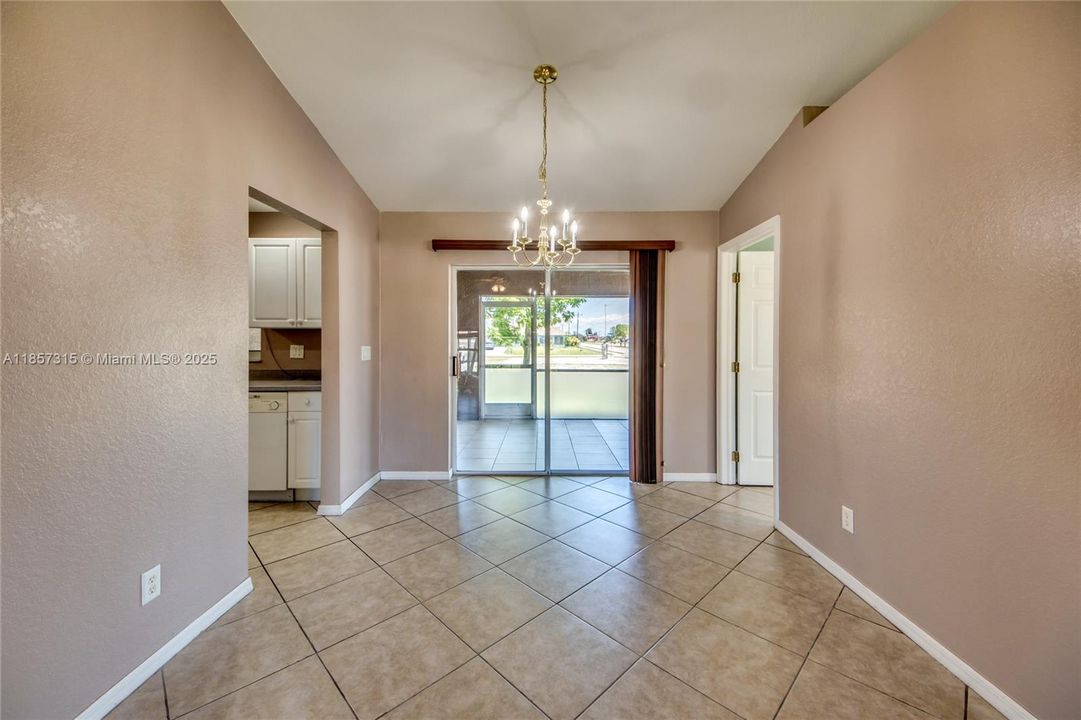 Под контрактом: $347,000 (3 спален, 2 ванн, 2044 Квадратных фут)