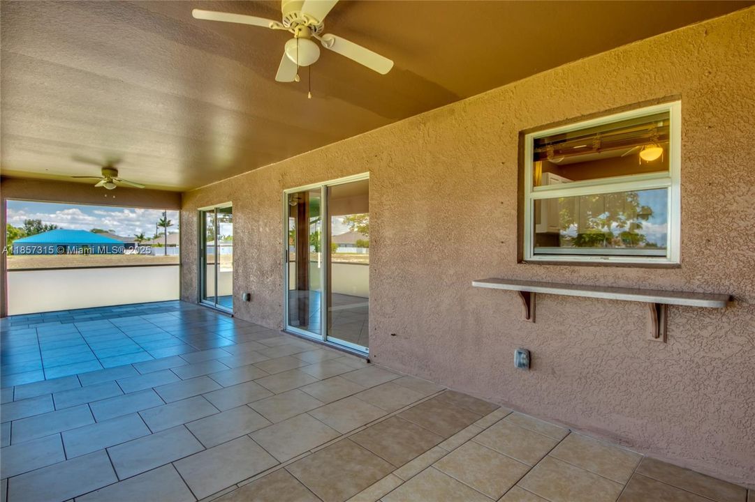 Под контрактом: $347,000 (3 спален, 2 ванн, 2044 Квадратных фут)