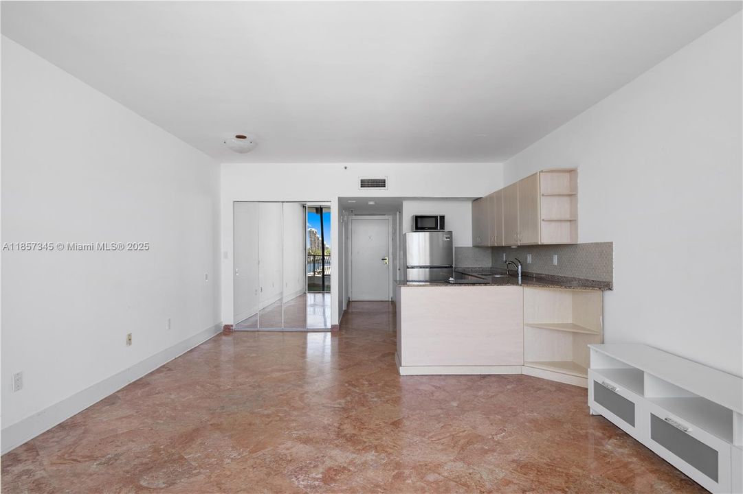 最近售出: $199,000 (0 贝兹, 1 浴室, 400 平方英尺)