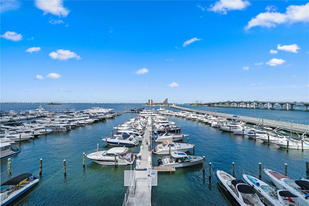 最近售出: $199,000 (0 贝兹, 1 浴室, 400 平方英尺)