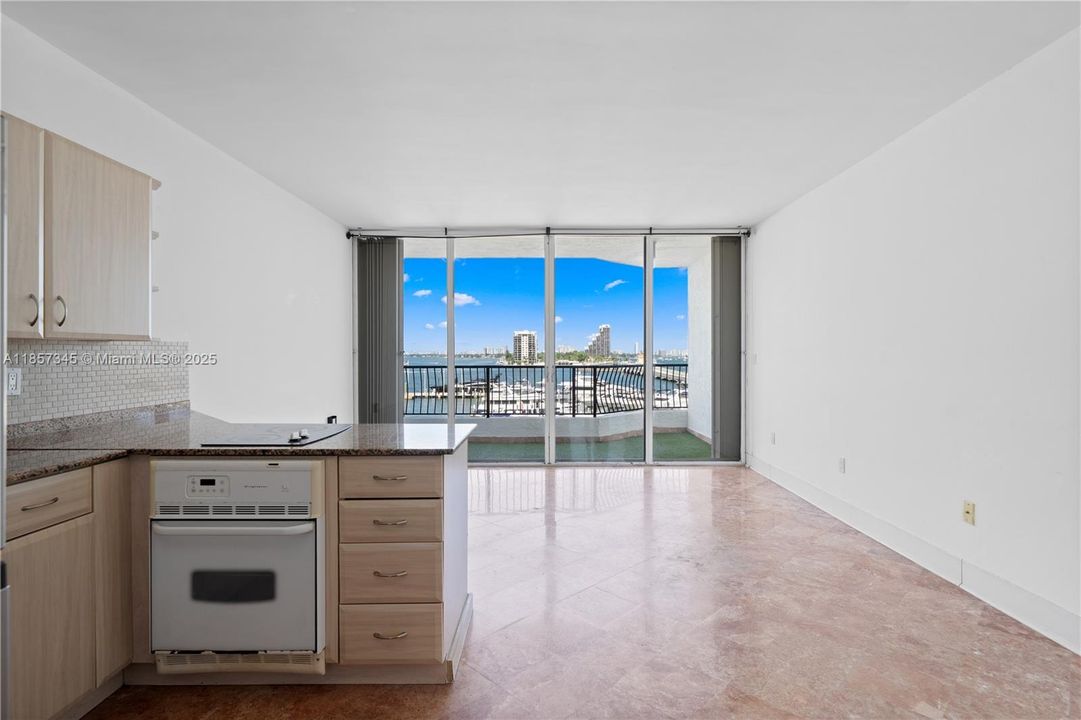 最近售出: $199,000 (0 贝兹, 1 浴室, 400 平方英尺)