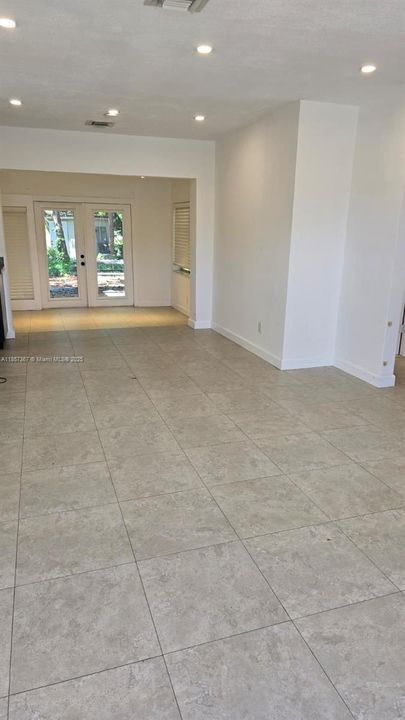 Recently Rented: $3,000 (3 beds, 2 baths, 1992 Square Feet)