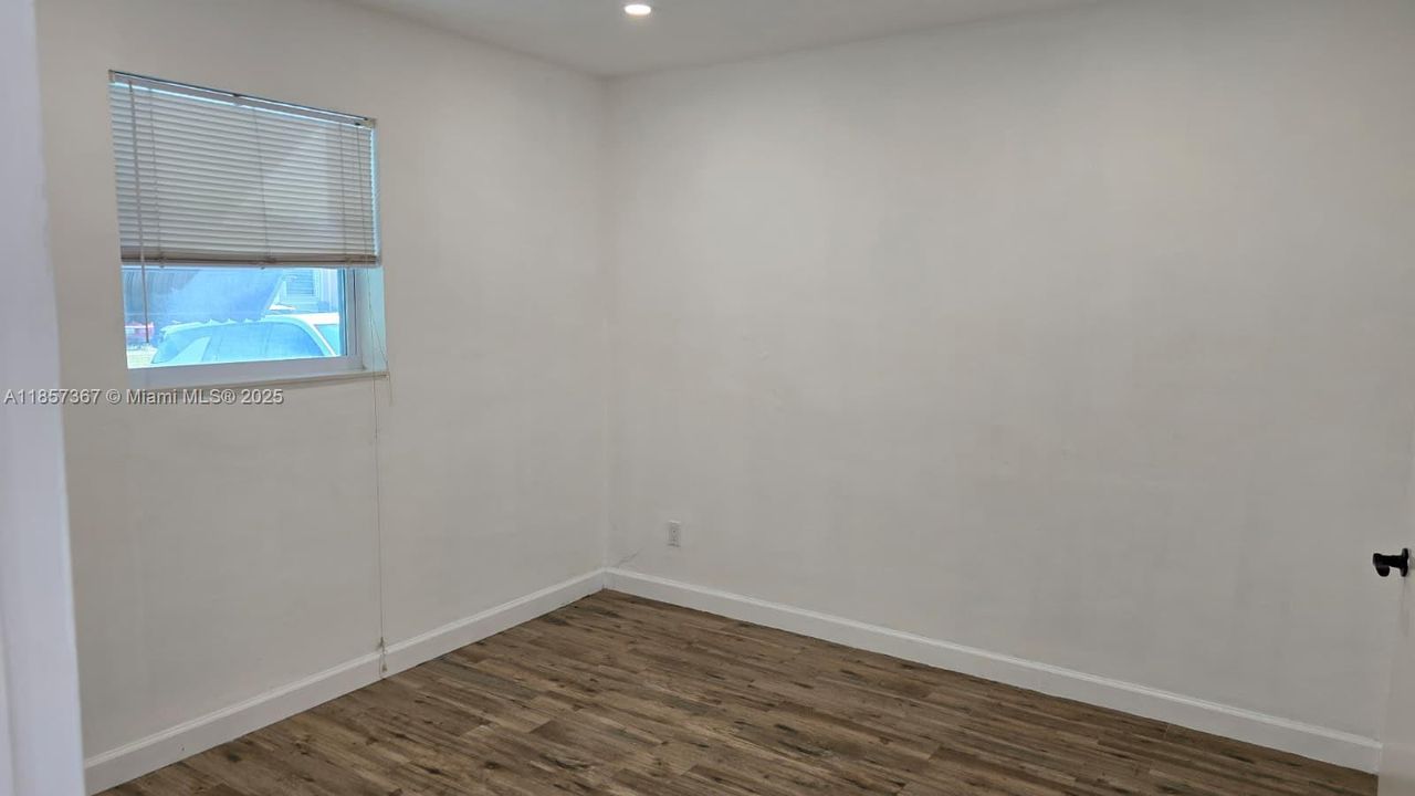 Recently Rented: $3,000 (3 beds, 2 baths, 1992 Square Feet)