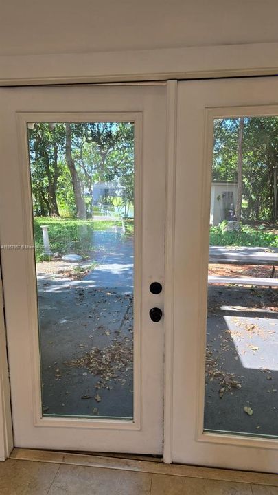 Recently Rented: $3,000 (3 beds, 2 baths, 1992 Square Feet)