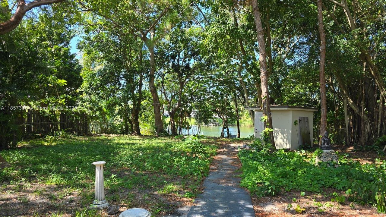 Recently Rented: $3,000 (3 beds, 2 baths, 1992 Square Feet)