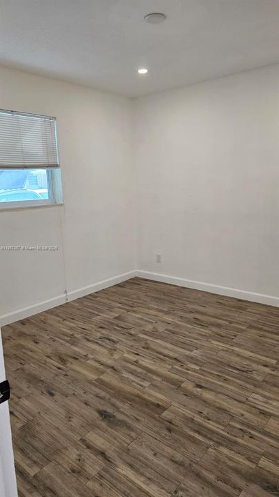 Recently Rented: $3,000 (3 beds, 2 baths, 1992 Square Feet)