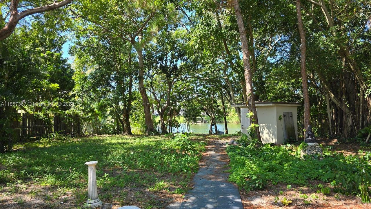 Recently Rented: $3,000 (3 beds, 2 baths, 1992 Square Feet)