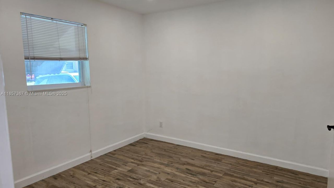 Recently Rented: $3,000 (3 beds, 2 baths, 1992 Square Feet)