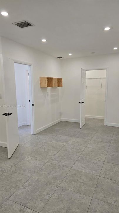 Recently Rented: $3,000 (3 beds, 2 baths, 1992 Square Feet)