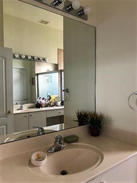 Master bathroom 2
