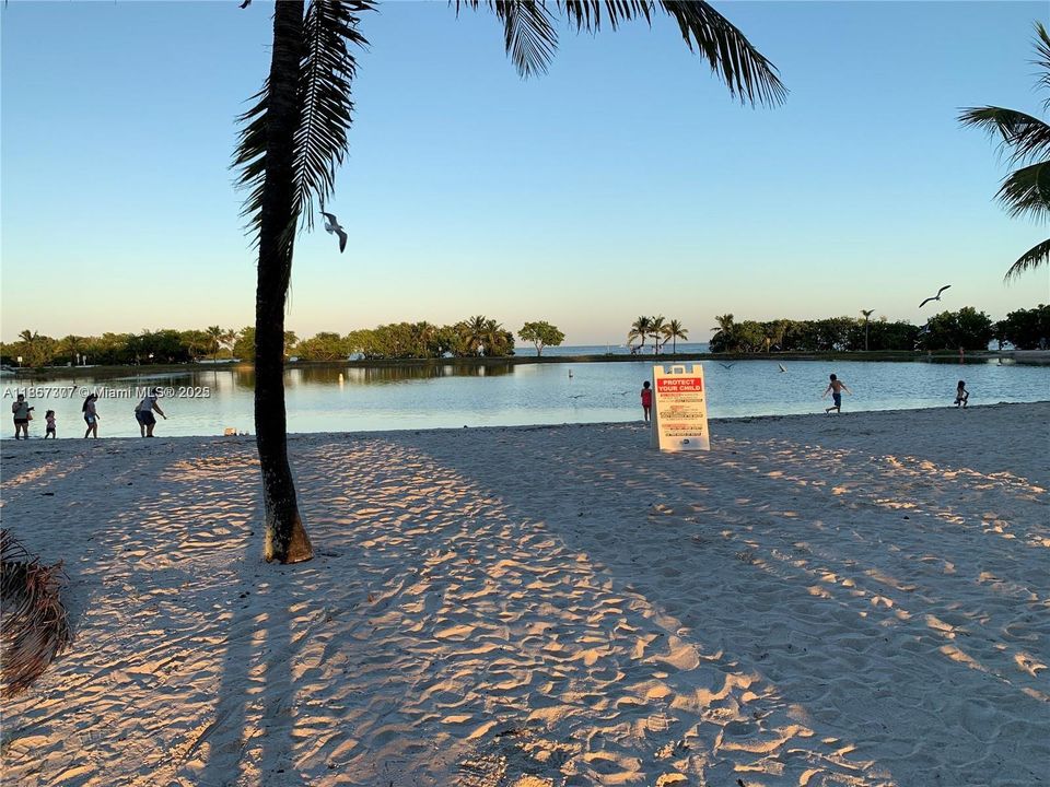 Недавно продано: $379,995 (3 спален, 2 ванн, 1321 Квадратных фут)