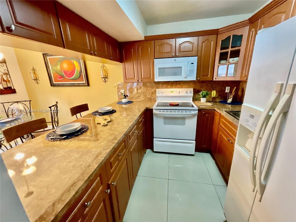 Недавно продано: $379,995 (3 спален, 2 ванн, 1321 Квадратных фут)