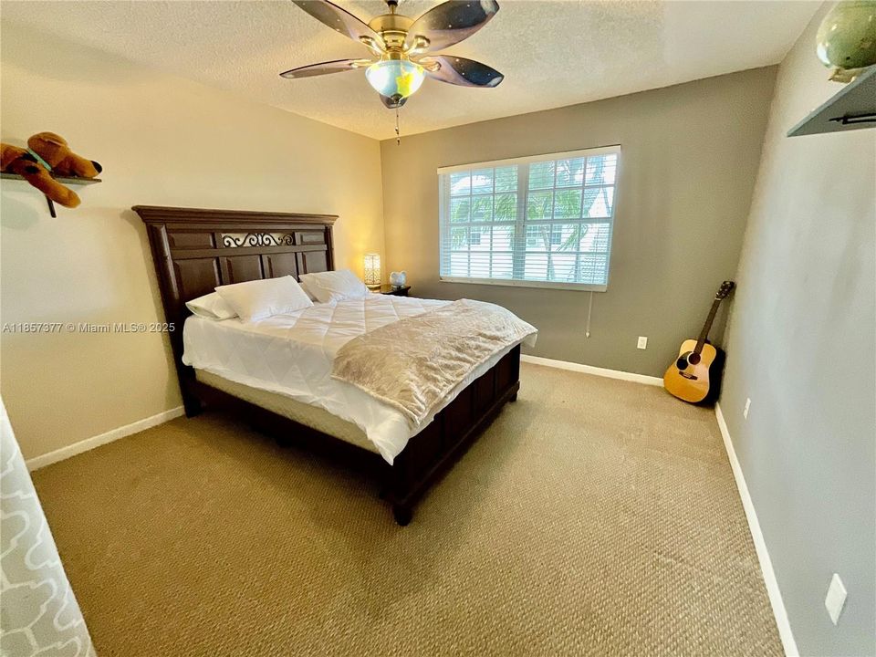 Недавно продано: $379,995 (3 спален, 2 ванн, 1321 Квадратных фут)