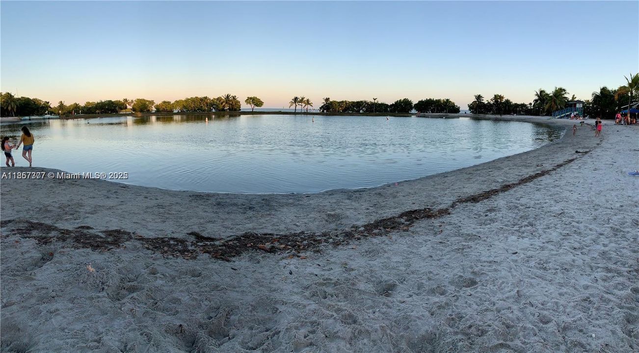 Недавно продано: $379,995 (3 спален, 2 ванн, 1321 Квадратных фут)