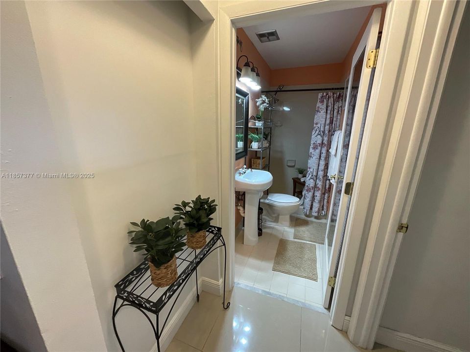 Недавно продано: $379,995 (3 спален, 2 ванн, 1321 Квадратных фут)