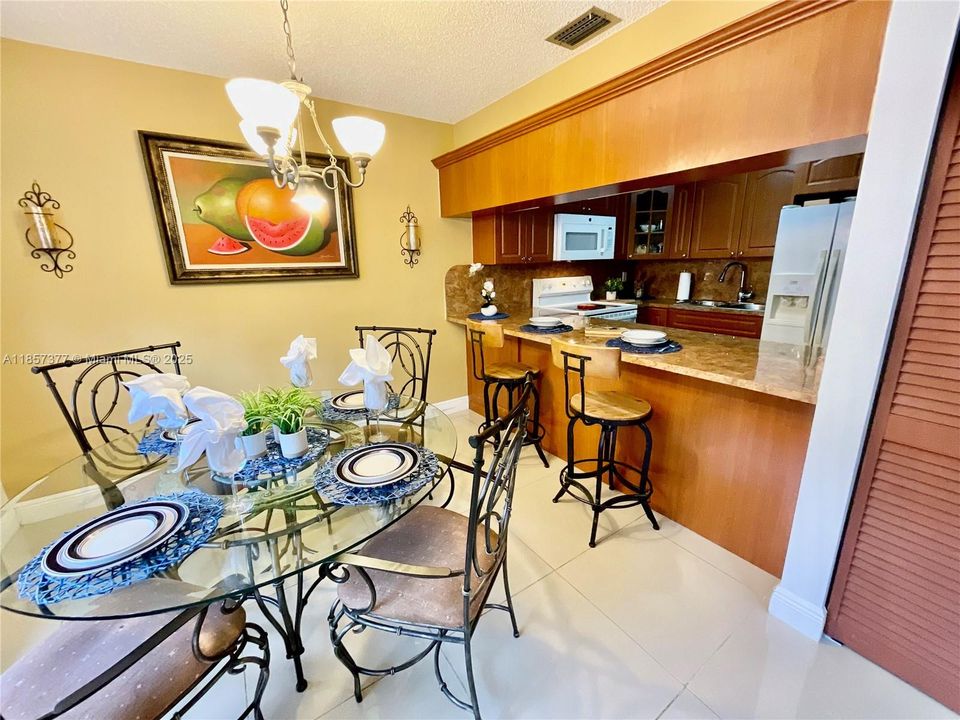 Недавно продано: $379,995 (3 спален, 2 ванн, 1321 Квадратных фут)