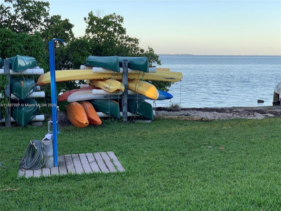 Недавно продано: $379,995 (3 спален, 2 ванн, 1321 Квадратных фут)