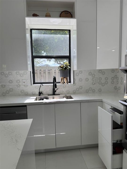 На продажу: $489,000 (3 спален, 2 ванн, 1706 Квадратных фут)