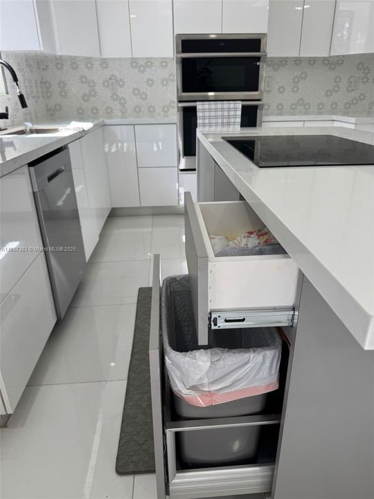 На продажу: $489,000 (3 спален, 2 ванн, 1706 Квадратных фут)