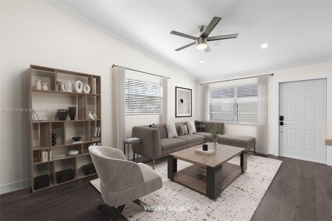 合同活跃: $284,500 (2 贝兹, 2 浴室, 826 平方英尺)