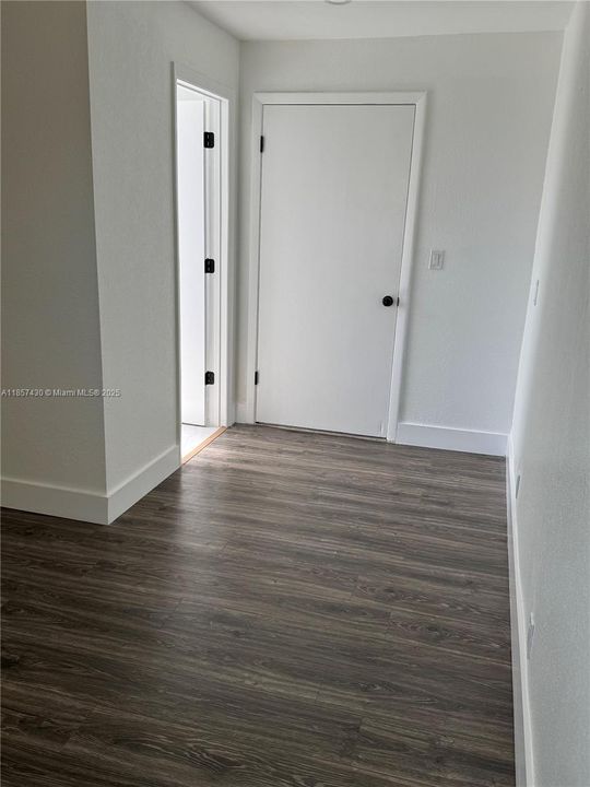 合同活跃: $3,200 (3 贝兹, 2 浴室, 1117 平方英尺)