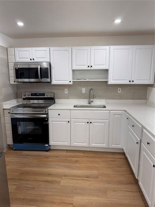 合同活跃: $3,200 (3 贝兹, 2 浴室, 1117 平方英尺)