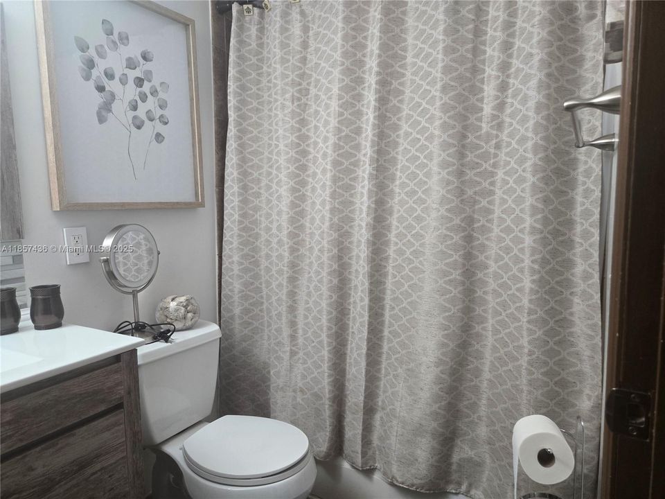 Active With Contract: $169,000 (2 beds, 2 baths, 899 Square Feet)