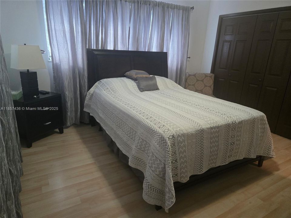 Active With Contract: $169,000 (2 beds, 2 baths, 899 Square Feet)