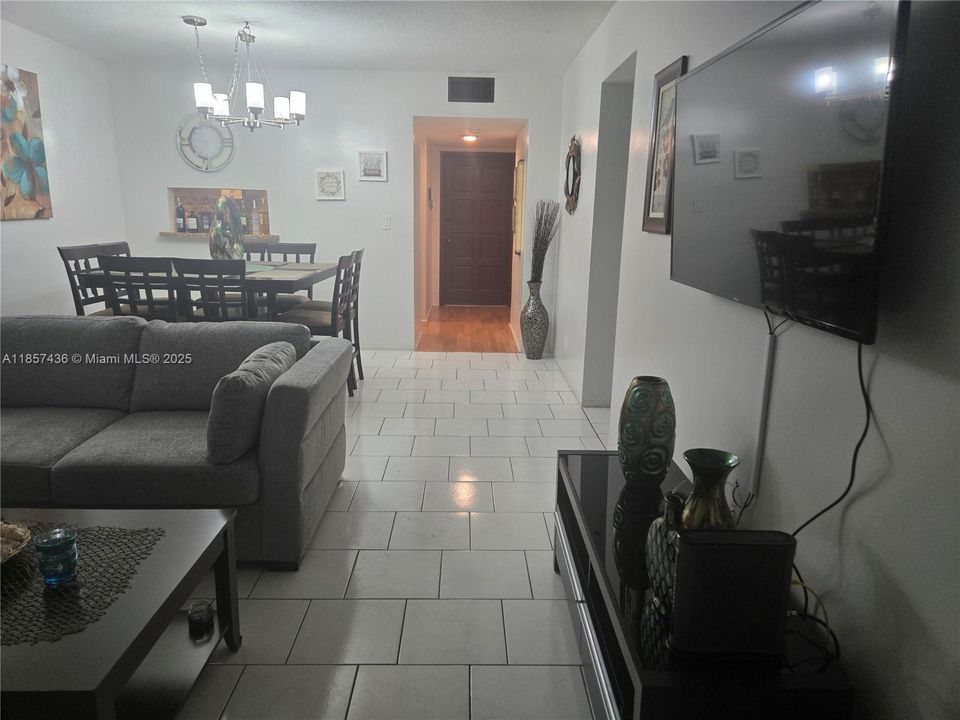 Active With Contract: $169,000 (2 beds, 2 baths, 899 Square Feet)