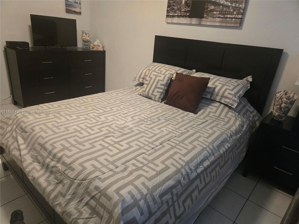 Active With Contract: $169,000 (2 beds, 2 baths, 899 Square Feet)