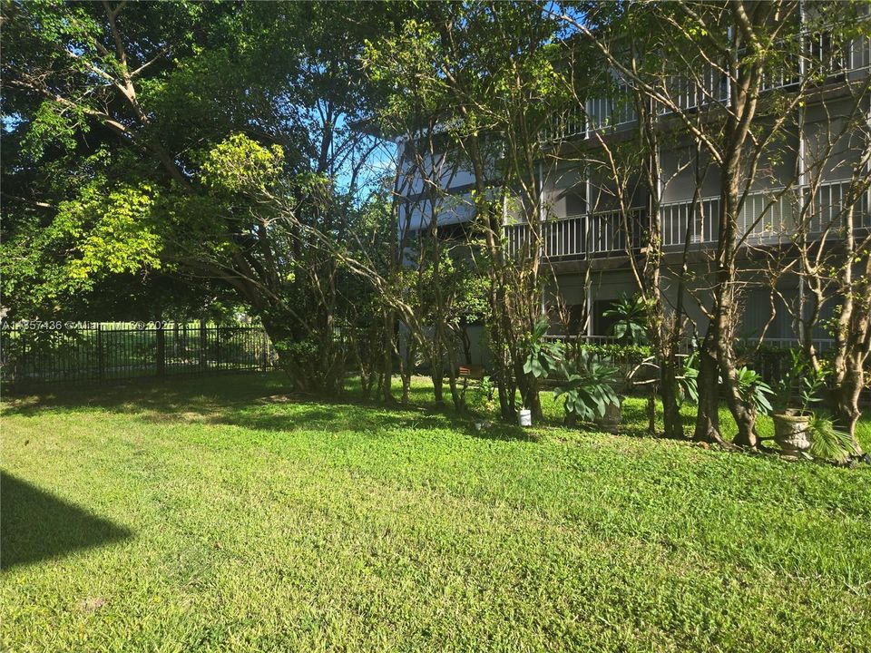 Active With Contract: $169,000 (2 beds, 2 baths, 899 Square Feet)