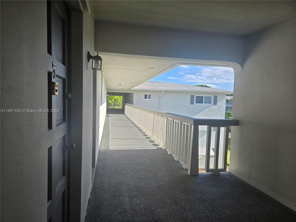 Active With Contract: $169,000 (2 beds, 2 baths, 899 Square Feet)