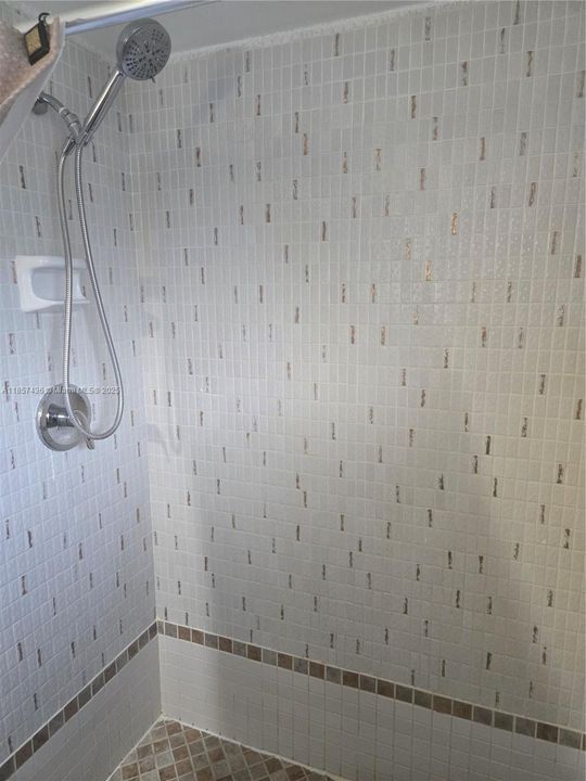 Active With Contract: $169,000 (2 beds, 2 baths, 899 Square Feet)