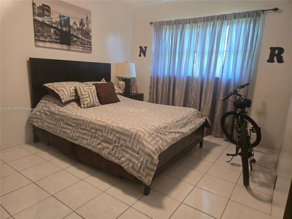 Active With Contract: $169,000 (2 beds, 2 baths, 899 Square Feet)