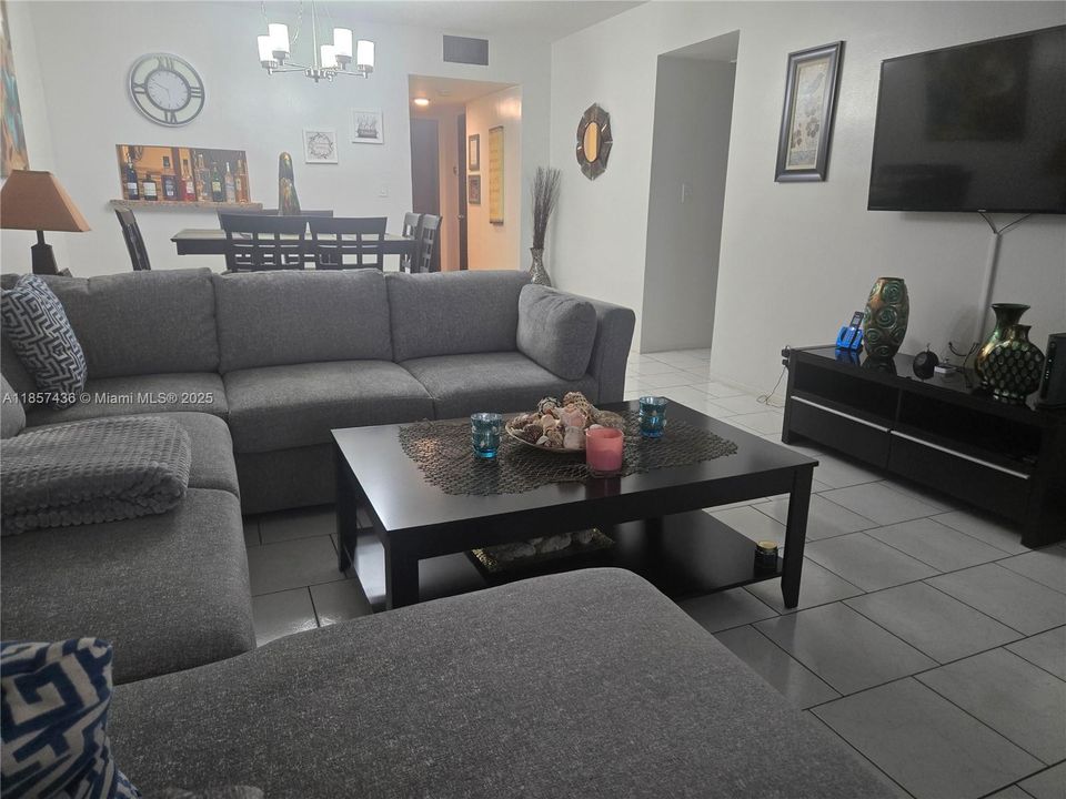 Active With Contract: $169,000 (2 beds, 2 baths, 899 Square Feet)