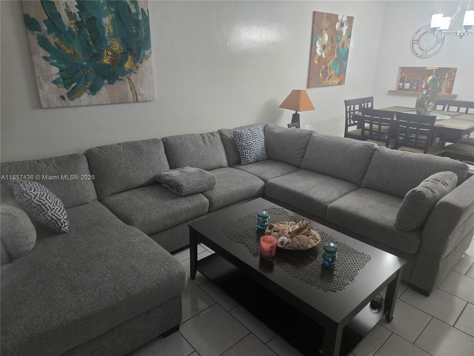 Active With Contract: $169,000 (2 beds, 2 baths, 899 Square Feet)