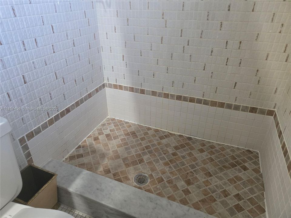 Active With Contract: $169,000 (2 beds, 2 baths, 899 Square Feet)